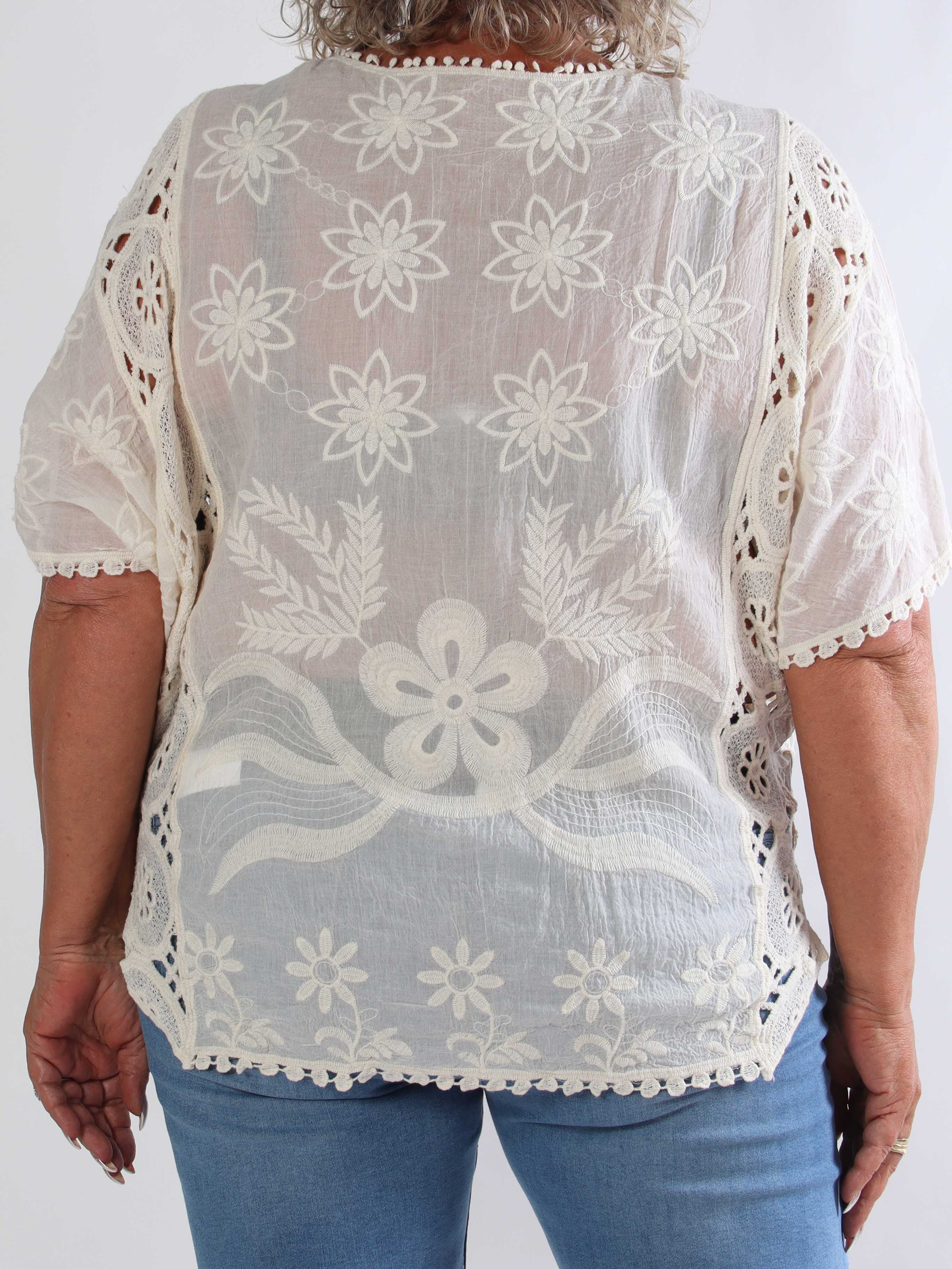 Cenobia - Blød plus size tunika i bomuld med fine hæklede detaljer